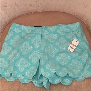Blue with pattern Crown & ivy shorts